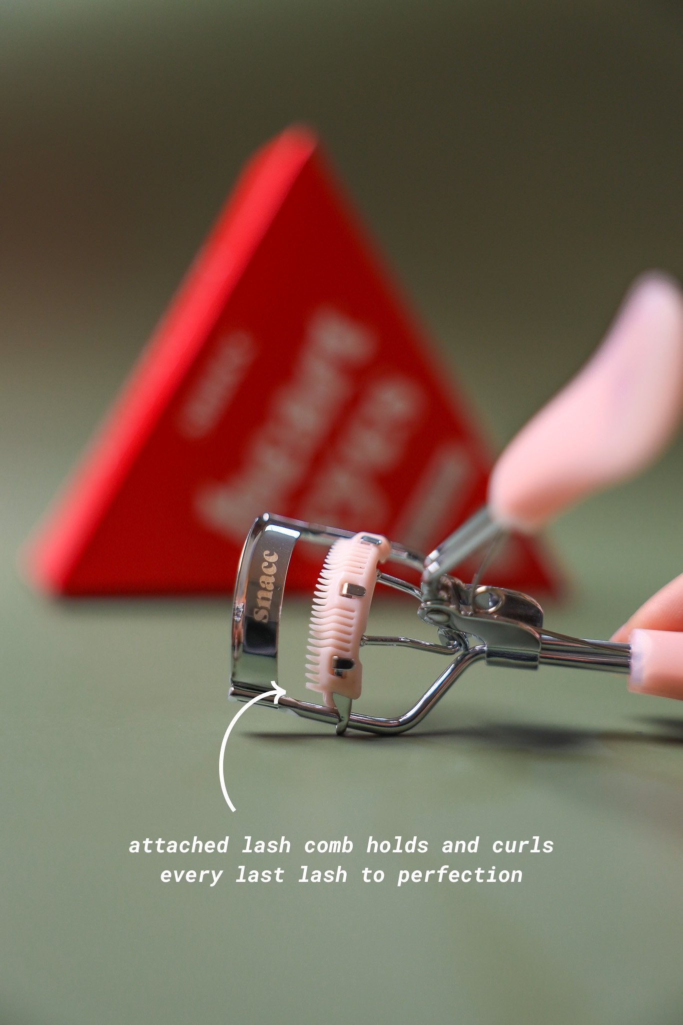 HEART EYES EYELASH CURLER WITH LASH COMB - snacc cosmetics®
